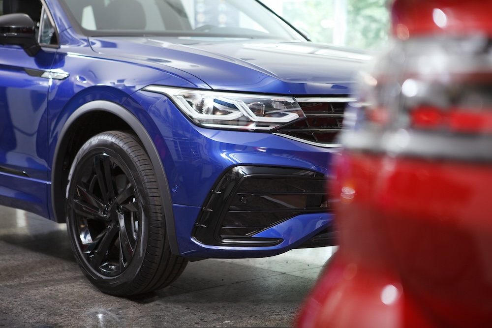 blue and red rental car